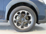 純正のアルミホイール装着車です。タイヤサイズは225/60R17です。