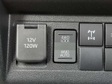 アクセサリーソケット、4WDスイッチ、デフロックスイッチ。