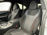 長時間の運転でも疲れにくく、オーナー様の事だけを考えて作成したBMWならではのとっておきのシートです。