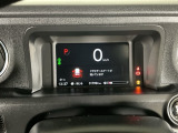 メータは先進的なデジタルメーターを採用!ゆっくりと数字が動くのでとても見やすく表示されます!平均燃費なども表示、エコな運転の手助けをしてくれます!