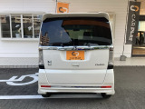 どっしりと安定感のある後ろ姿は、安全なドライブの証。細部まで作り込まれたシルエットを、ぜひ一度後ろからも眺めてみてください。