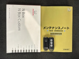 スマートキーは鍵をバッグに入れたままでもドアロックの開閉やエンジンのON・OFFができます。夜間や雨の日も鍵を探さなくて良いので便利です。