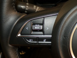 【ステアリングリモコン】ステアリングにオーディオ調節可能なスイッチが装備されていますので運転中でも視線をそらさずにオーディオの調節が可能です!