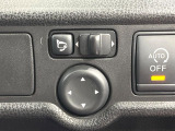 【電動格納ミラー】サイドミラーは電動格納式となっており、狭い駐車場でもキズがつくリスクを抑えられます。