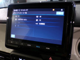 CD、DVD、Bluetooth、AM、FM、AUX、スマートフォン接続ができます。
