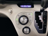 オートエアコンなので車内で快適に過ごせます。