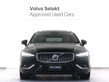 簡潔なラインと明確な意図をもって形作られたV60の外観は、伝統的なスカンジナビアンデザインそのものです。躍動感に溢れ優雅な雰囲気を持ち、細部に至るまで気を配られたその姿には確かな自信が映し出されます。