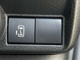 片側電動スライドドアのスイッチ付です。車内からもスイッチひとつで楽にドアの開閉が可能です。電動なので開閉時に力を使う必要がなく、半ドアになることもありません!