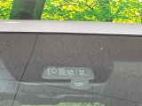 【三菱e-Assist】走行中に前方の車両等を認識し、衝突しそうな時は警報とブレーキで衝突回避と被害軽減をアシスト。より安全にドライブをお楽しみいただけます。
