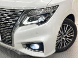 【LEDヘッドライト】悪天候や夜間走行時も良好な視界を確保し安心して運転できる高輝度LEDヘッドライトを装備!点灯速度が早く、消費電力も抑えられています。