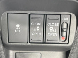 【両側パワースライドドア】スマートキーや運転席のスイッチで後席両側スライドドアの開閉が可能♪電動だから力を入れてドアを開ける必要が無く、小さなお子様でも簡単に開け閉めでき快適です♪