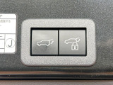 【パワーバックドア】スマートキーや運転席のボタンを押すだけでリアゲートが自動で開閉します!荷物を持っている時や、高い位置にあるバックドアを閉める際に便利な機能です♪