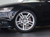 ●オシャレは足元からといいますが、車も同じく足元のエレガンスさで全体のイメージが変わります。