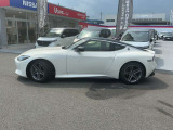 流れるようなサイドラインが魅せる美しさ♪低く構えたフォルムがスポーツカーらしい存在感を演出。どの角度から見ても惚れ込む一台です