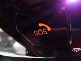 SOSコール/エアバックが展開するような深刻な事故において、自動でSOSコールを発信します。車内で急病人が出るような緊急時は、手動で発信可能です。