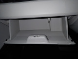大型のグローBOXが装備されています。よく使うアイテムの収納に便利です、欲しい時にすぐに取り出せます♪