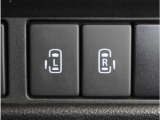 【両側電動スライドドア】ボタンを押すだけでスライドドアの開閉が可能。もちろんキーからの操作も可能。お子様を抱いている時・両手いっぱいの荷物を持っている時など非常に役立ちます。