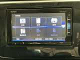 【バックカメラ】運転が苦手な方も車庫入れラクラクです!ギアをリバースに入れれば自動的に切り換わりますので、面倒な操作は不要です♪狭い駐車場もお車を傷つけず安心ですね!