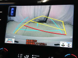 駐車が苦手な方でも安心のバックガイドモニター搭載。 後方の映像をクリアに表示し、ガイドラインで車庫入れや縦列駐車をしっかりサポート。毎日の運転がぐっとラクになります。