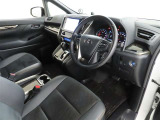 シンプルで使いやすいデザインの運転席です。