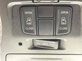 【両側パワースライドドア】スマートキーや運転席のスイッチで後席両側スライドドアの開閉が可能♪電動だから力を入れてドアを開ける必要が無く、小さなお子様でも簡単に開け閉めでき快適です♪