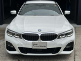 BMWを熟知したメカニックによる、360度の納車前点検。ドイツ本国と同様の教育・訓練を受けたメカニックが、360度によるポイントを徹底的に点検、整備した後にお客様にお引渡しします。