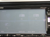 純正メモリーナビを装着しています。フルセグTVが楽しめ、USB・Bluetoothにも対応しています。もちろんリアカメラも使えます。インターナビで様々な情報を得ることもできます。