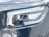 ●LEDヘッドライト:夜間走行時も良好な視界を確保し安心して運転できる高輝度LEDヘッドライトを装備!点灯速度が早く、消費電力も抑えられています。