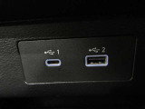USB充電専用電源ソケットも付いています。モバイル機器などの充電専用