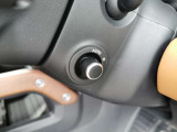 【電動コラム】シートメモリーと合わせて使用すると複数人運転する場合は、お好きなポジションを記憶する事ができます。細かな調節も可能なため、ストレスなく運転が出来ます。