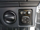 運転席から左右のドアミラーの開閉が可能です♪駐車場でのドアミラーの折り畳みが簡単です♪