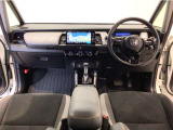 【前方視界】開放的な前方視界!運転がしやすく疲れにくいです♪窓が大きく、見通しがとっても良いおクルマですよ♪