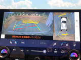 【パノラミックビューモニター】専用のカメラにより、上から見下ろしたような視点で360度クルマの周囲を確認することができます☆死角部分も確認しやすく、狭い場所での切り返しや駐車もスムーズに行えます。