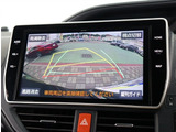 お車選びをお楽しみ頂けるよう、在庫車の展示スペースを十分に確保しております。