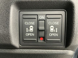 狭い所でも乗り降り楽々な両側電動スライドドアです!簡単にドアの開閉が出来る為女性やお年寄りにも優しく、荷物で手が塞がった時なども大変便利です!