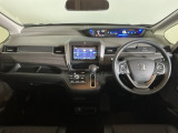 【前方視界】開放的な前方視界!運転がしやすく疲れにくいです♪窓が大きく、見通しがとっても良いおクルマですよ♪