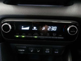 オートエアコンです。車内を設定温度に保ち、快適空間をキープします。
