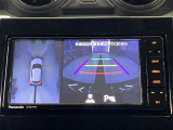 バックモニターで、後方を確認しながら安心して駐車することができます。※カメラが映し出す範囲は限られています。必ず車両周辺の安全を直接確認してください。