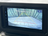 【バックカメラ】駐車時に後方がリアルタイム映像で確認できます。大型商業施設や立体駐車場での駐車時や、夜間のバック時に大活躍!運転スキルに関わらず、今や必須となった装備のひとつです!