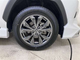 純正のアルミホイール装着。タイヤサイズは225/60R18