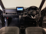 【前方視界】開放的な前方視界!運転がしやすく疲れにくいです♪窓が大きく、見通しがとっても良いおクルマですよ♪
