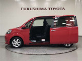 【まるごとクリーニング】シートを取り外し、車内を徹底洗浄。隅々まで丁寧に仕上げています。