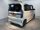 スポーティー&スタイリッシュな、大型テールゲートスポイラー