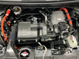 技術が詰まったエンジンルームもご覧の通りピカピカにクリーニング済みです。ハイブリッドなのでお財布にも環境にも優しいです。