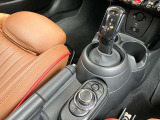 車両の詳細、ご質問につきましては、弊社営業スタッフまでお気軽にご連絡下さいませ。遠方のお客様には実車の詳細画像送信も承ります。