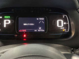 視認性に優れたメーターを採用しており、走行中でも車速や情報が分かりやすく表示されます。運転時の視線移動をむりのない範囲に抑え、快適で安心感のあるドライブをサポートします。