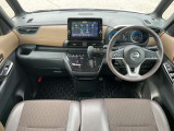 運転席周りの装備がご覧いただけます。展示場では実際にシートに座って確認していただけます。