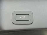 【パワーテールゲート】スイッチ操作1つでリアゲート開閉機能をご使用になれます。背の高いお車には便利で人気の装備になります。
