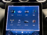 新しくなったセンターコンソールはスマートフォンを操作するような感覚でナビから車両の設定までが可能です。