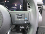 プロパイロット搭載!アクセル、ブレーキを自動でコントロールして前のクルマとの車間距離を保つ手助けをします。